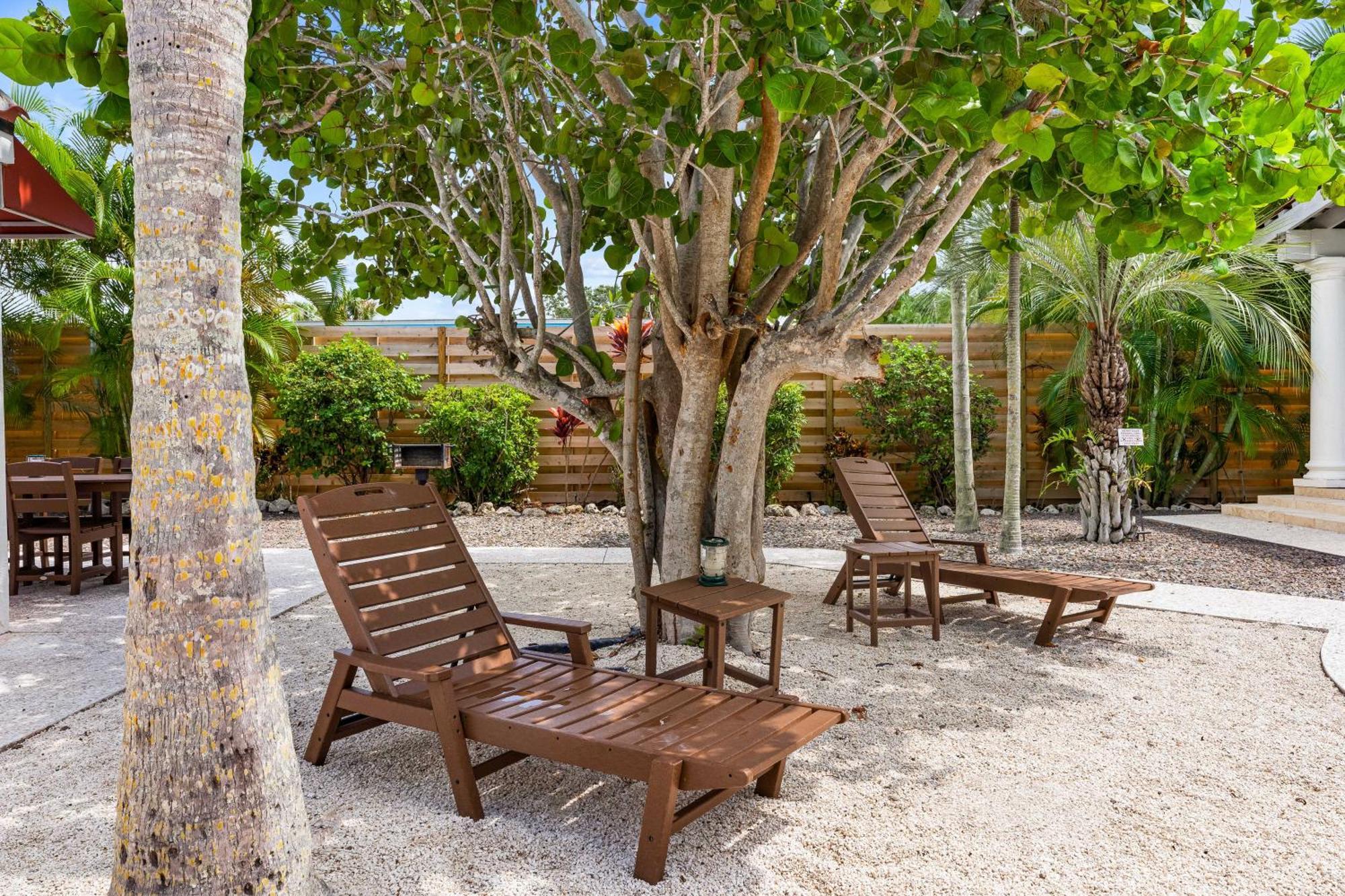 Crescent Beach Villas Siesta Key Exterior photo